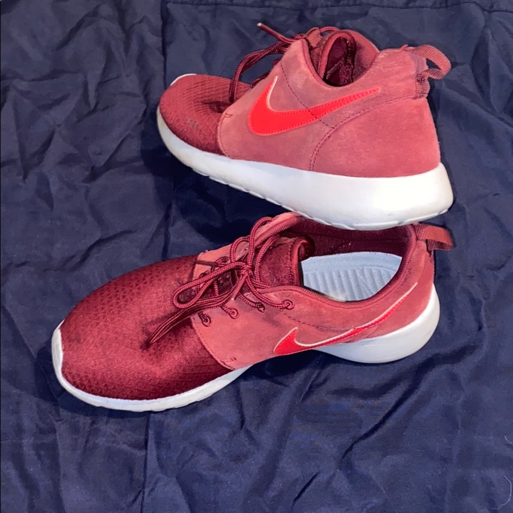Women’s Red Nike Roshe Run Sneakers